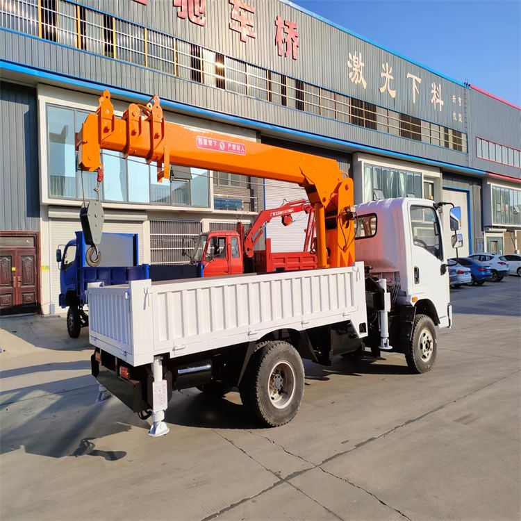 二仑乡三轮随车吊定制 农用改装机自备吊中瑞长期出售